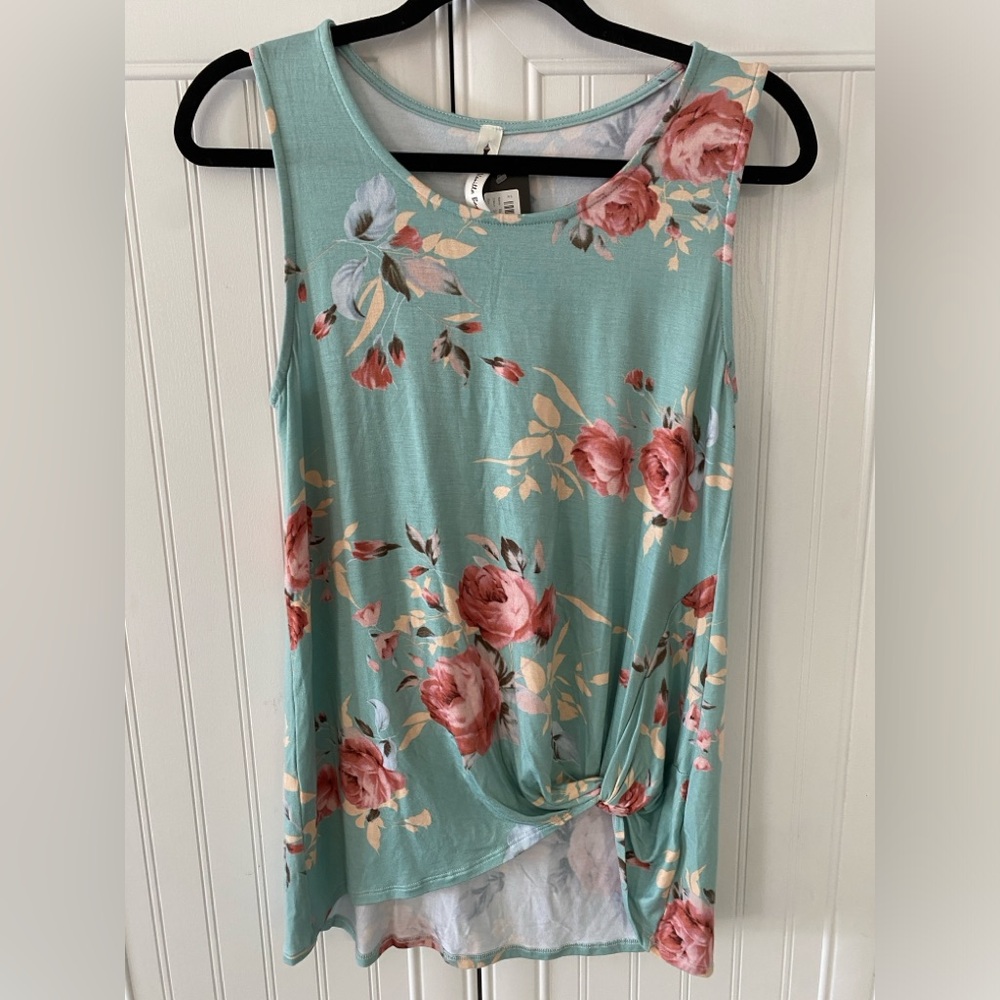 ⭐️3 for 15$⭐️ Vanilla Bay Green Asymmetrical Tie Front Tank Top